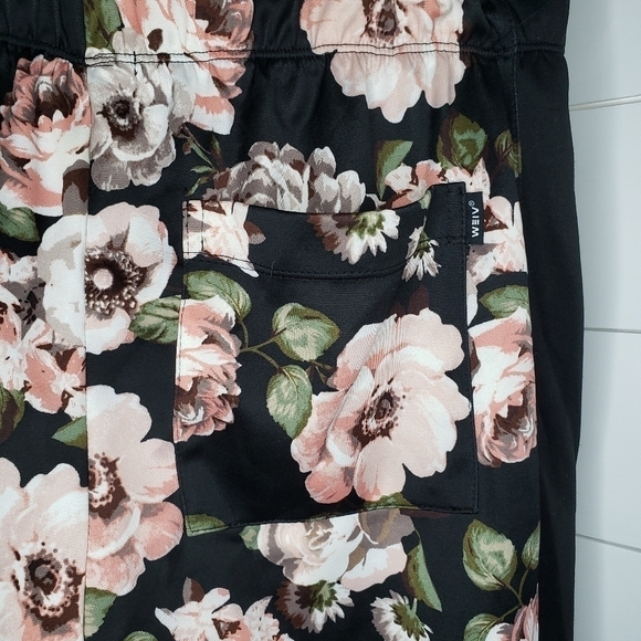WEIV Where Everyone Is A visionary Floral Track Suit Large - Picture 10 of 11